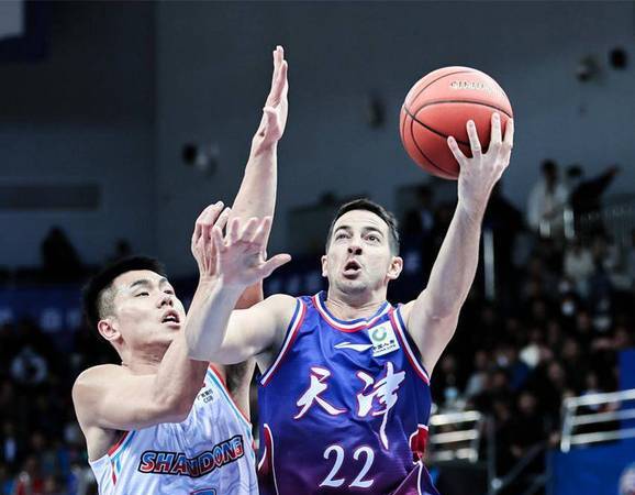 国内篮球联赛季后赛榜首之争愈发激烈