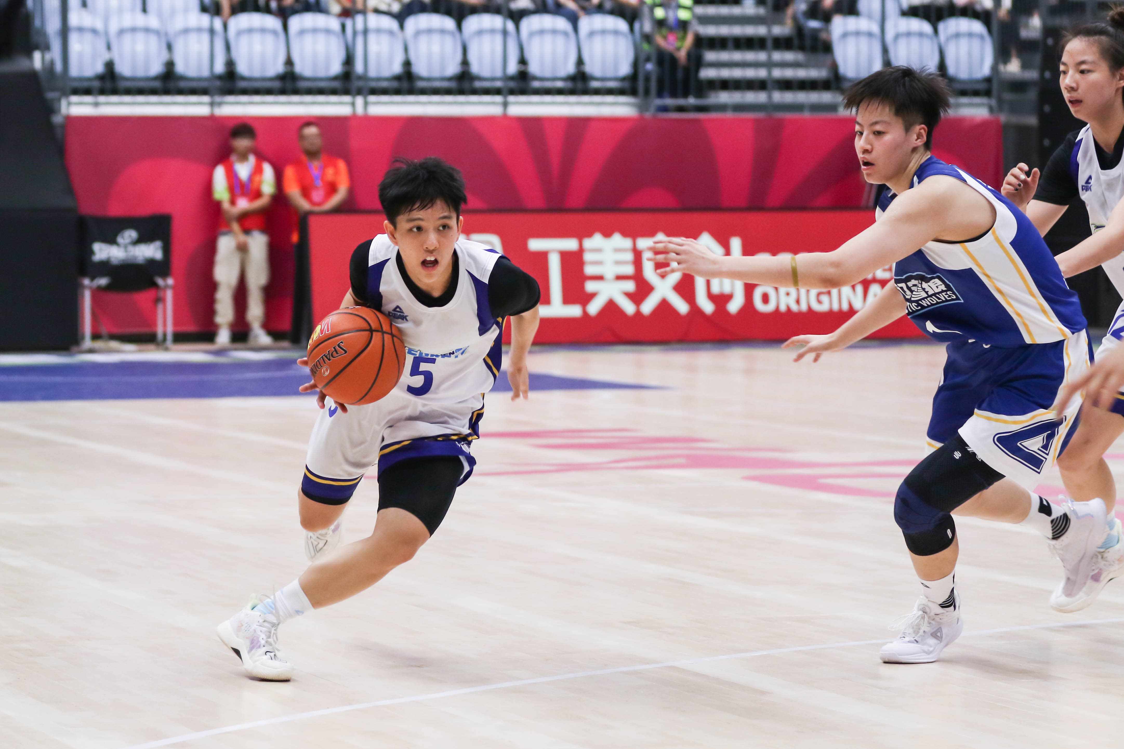 关于黑班体育主场大胜，稳步进步提升排名的信息