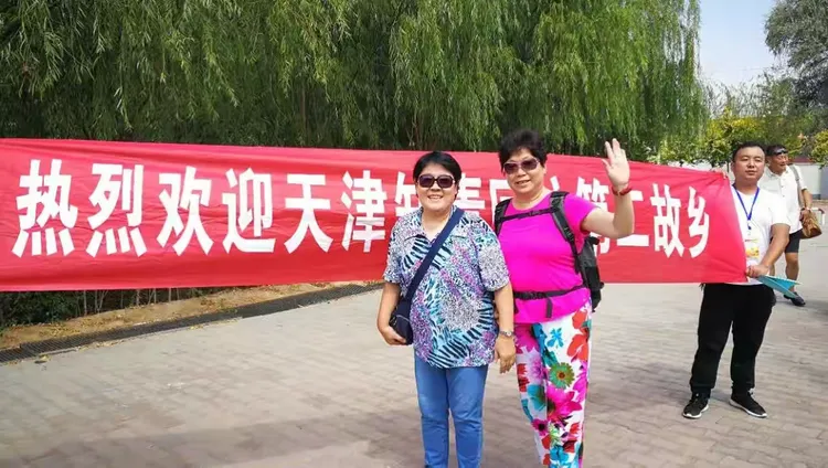关于荷兰球员重返家乡，带动社区足球热情的信息