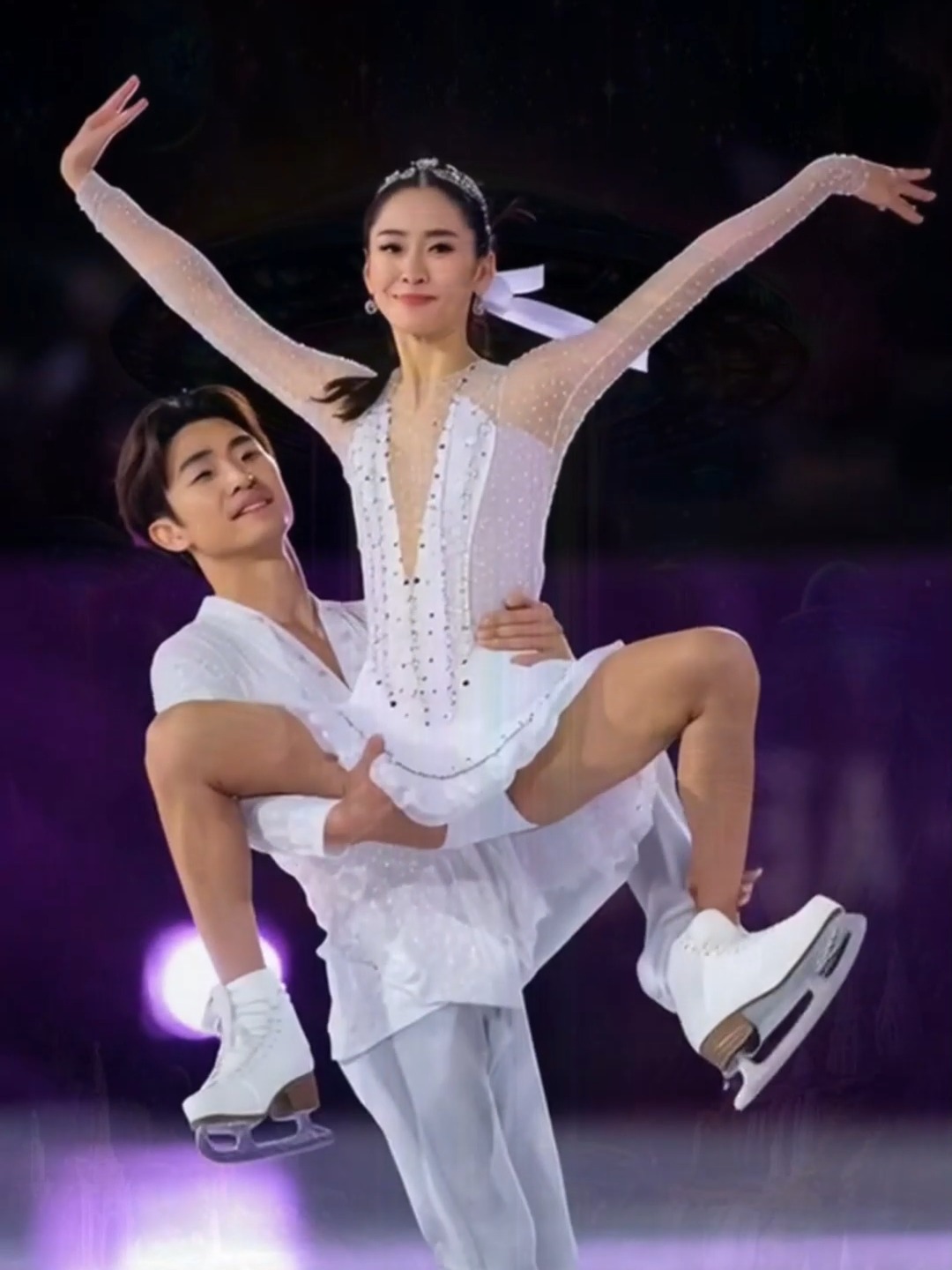 奥运赛场再现惊艳花样滑冰，美女选手夺冠！