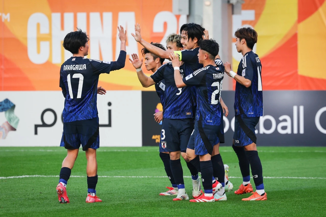 奥地利队轻取日本队，奥恰洛夫统治全场的简单介绍