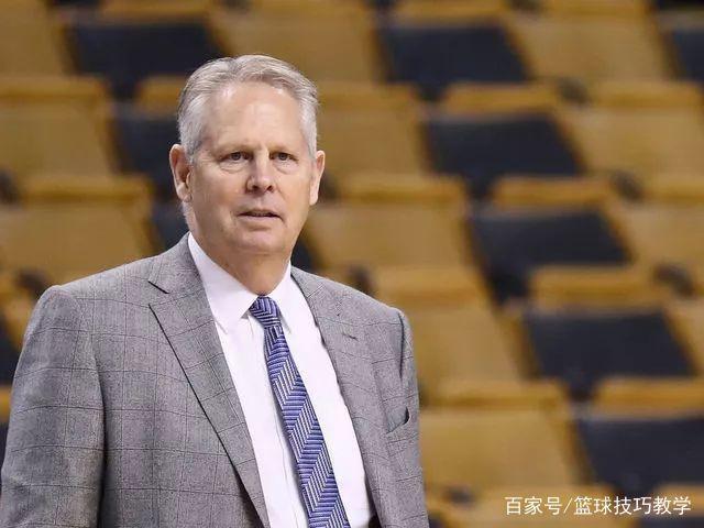 篮球教练突发心脏病入院治疗