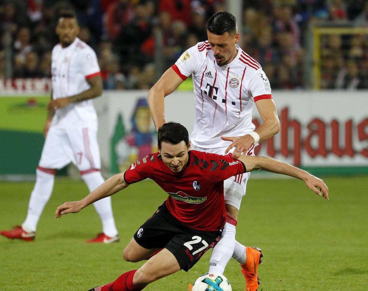 弗赖堡在客场比赛中努力表现，保持不败