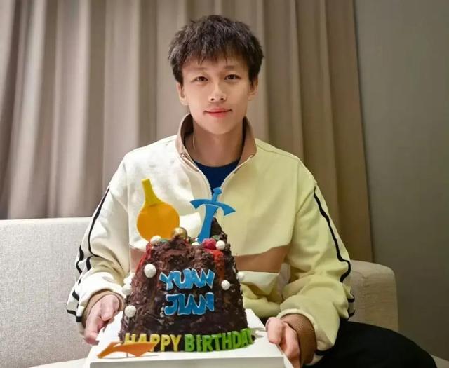 日本队险胜英格兰队,林高远高光表现 日本队险胜英格兰队,林高远高光表现