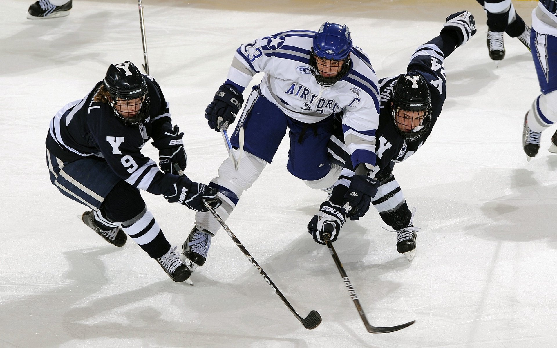 爱游戏APP-暗夜中的雷霆，记贝恩欧冠淘汰赛之夜的防线摧毁战
