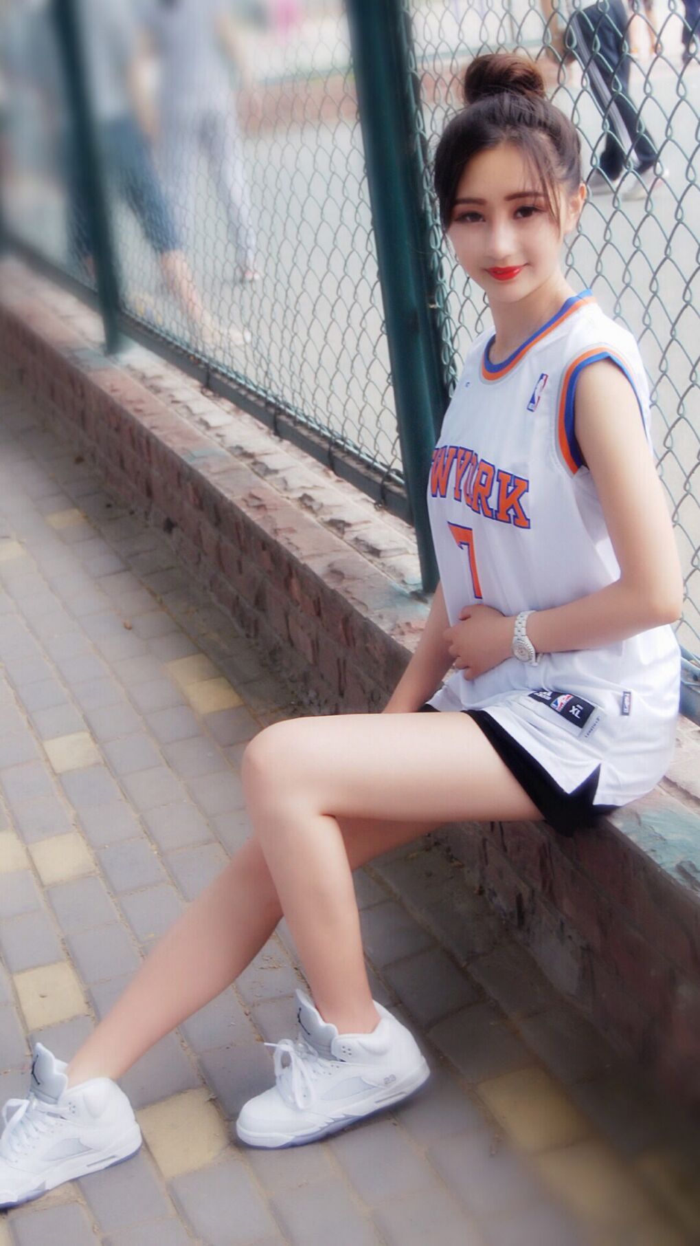 爱游戏体育-F1引擎轰鸣夜，布克在另一个赛场投下绝杀