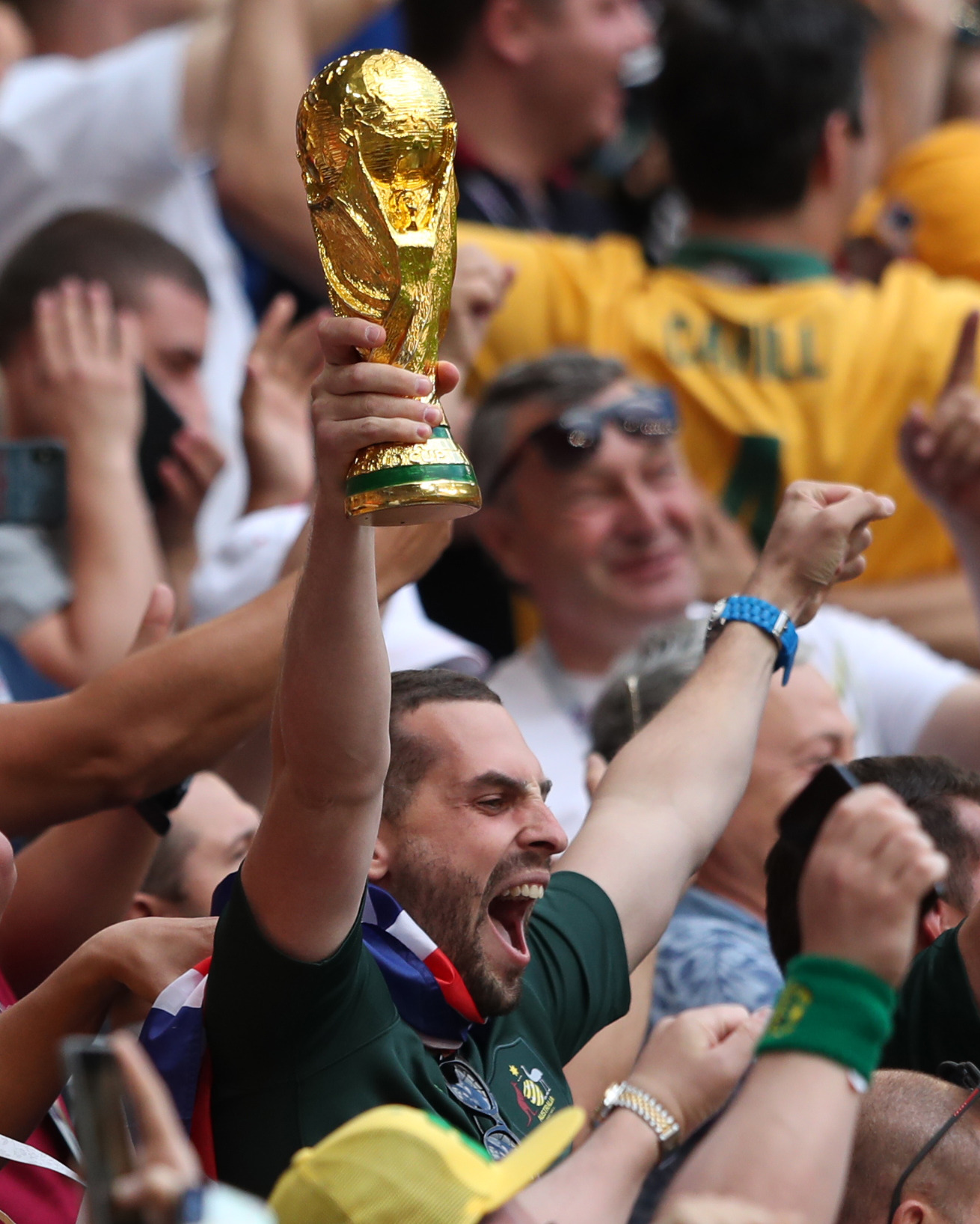 尼斯对阵丹麦，马丁内利连续得分拉开差距